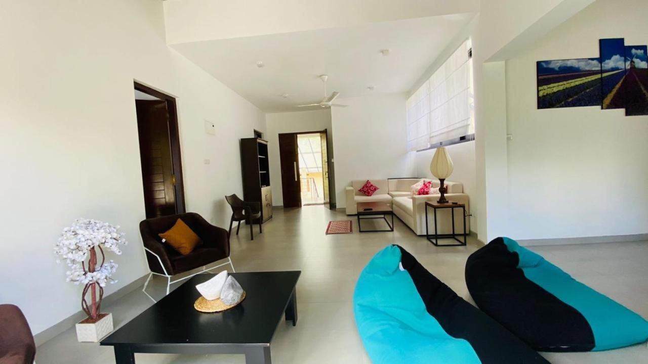 Travel Inn Deluxe Anniewatta Канди Екстериор снимка