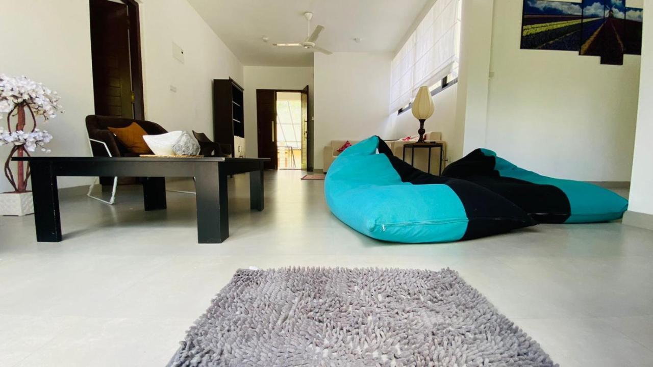 Travel Inn Deluxe Anniewatta Канди Екстериор снимка