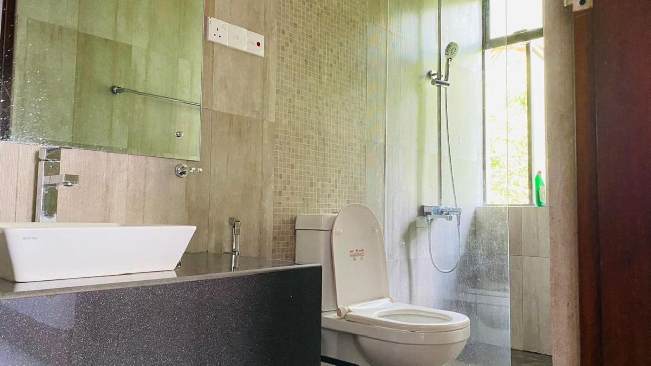 Travel Inn Deluxe Anniewatta Канди Екстериор снимка