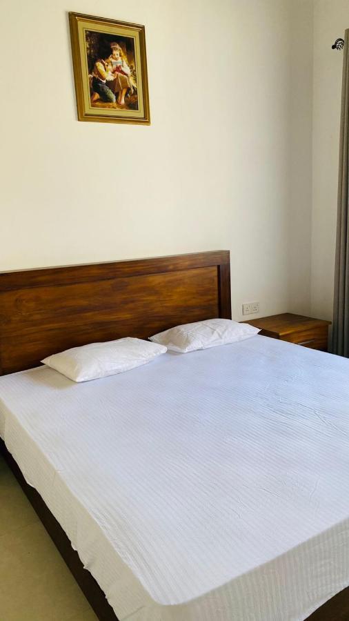 Travel Inn Deluxe Anniewatta Канди Екстериор снимка